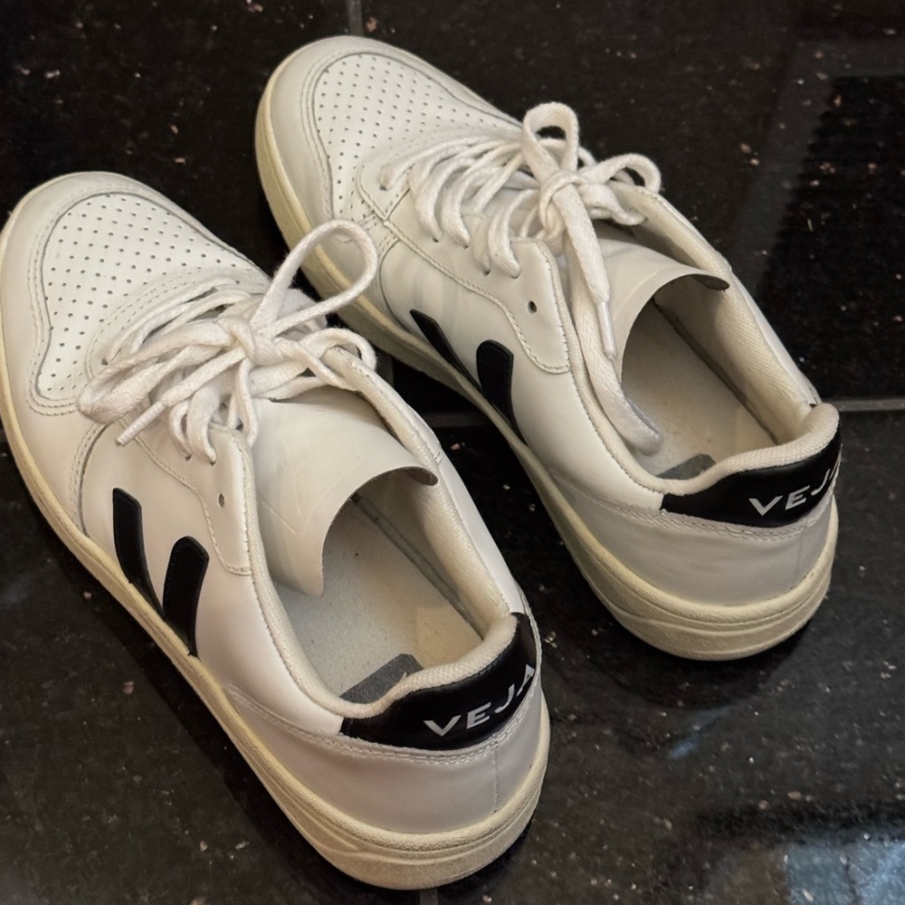 Veja size 7 in great condition - Picture 8 of 8
